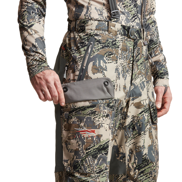 Img_SITKA_BG_2021_30078-OB-Mens-Blizzard-AeroLite-Bib-Pant-Optifade-Open-Country-592p_Studio_01841